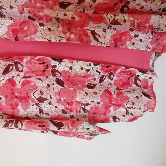 2 Piece Floral Blouse with Matching Tank - Picture 5 of 13